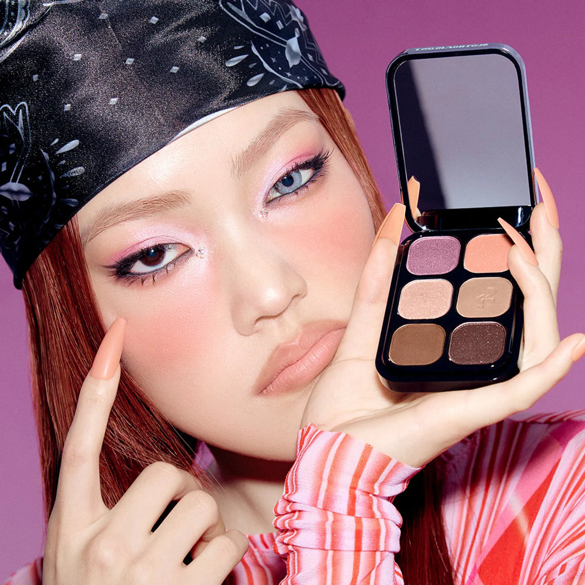 TWO SLASH FOUR Odd Balance Eye Palette 11.4g