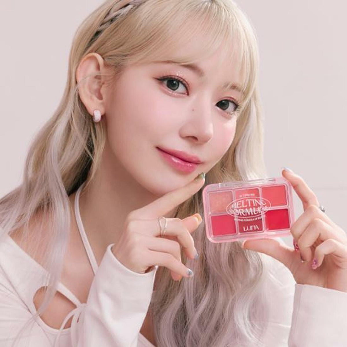 LUNA Melting Formula Lip Palette 10.2g #01 clear red