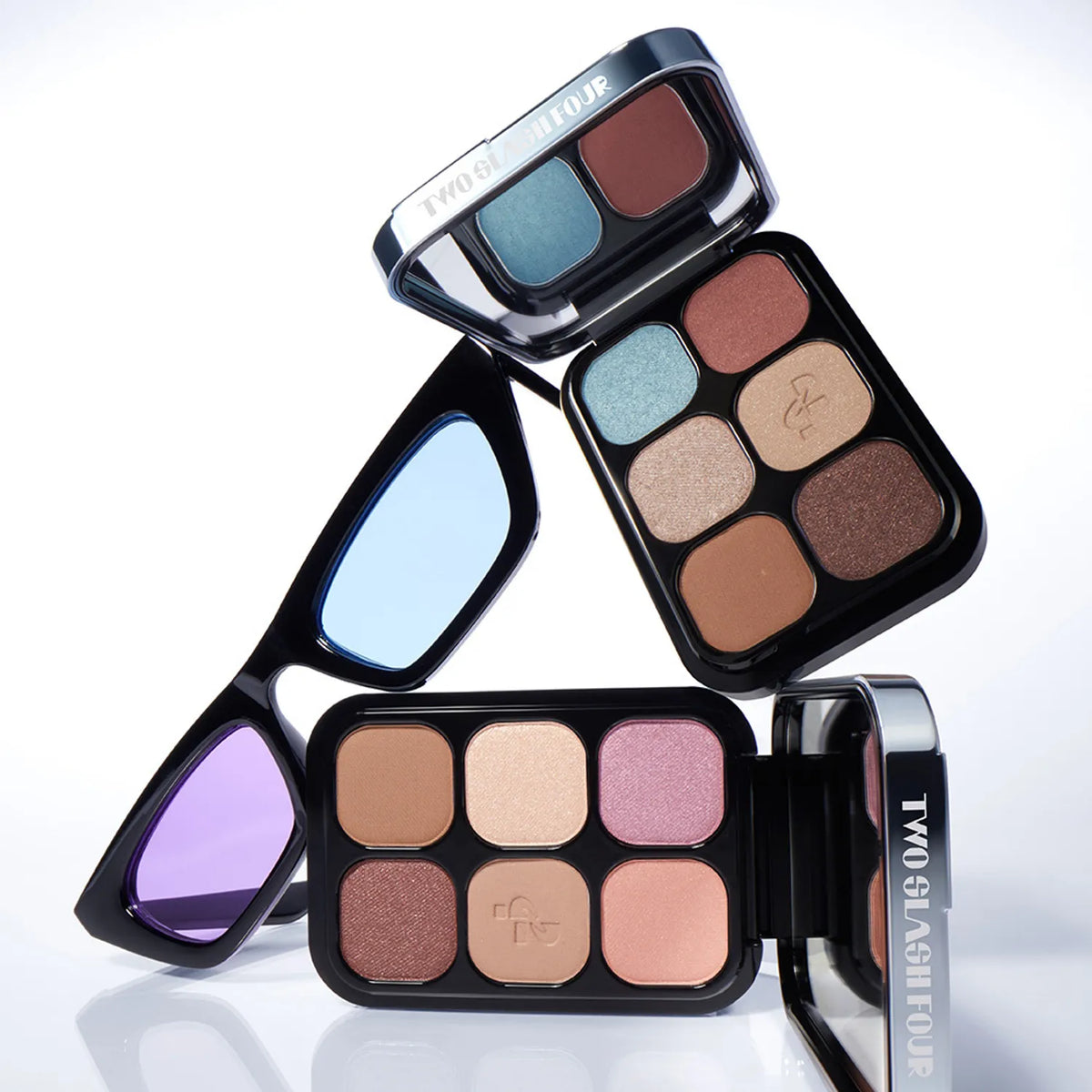 TWO SLASH FOUR Odd Balance Eye Palette 11.4g